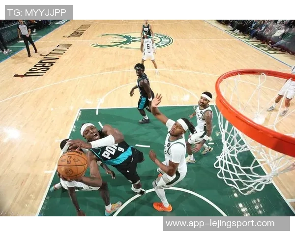 杨瀚森能否逆转局势开拓者三节领先雄鹿21分面临挑战