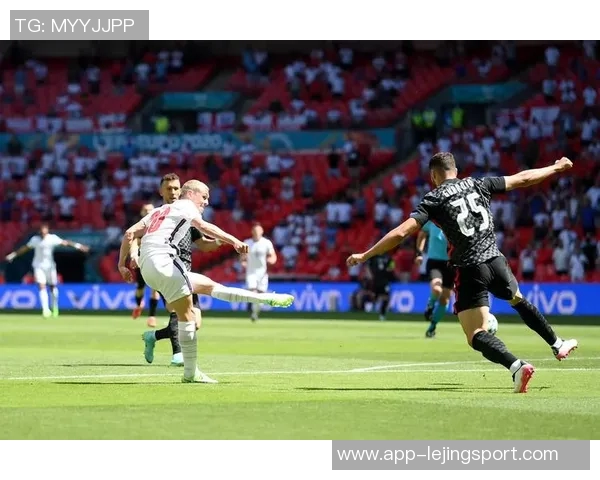 宽萨首秀成英格兰队史第1297位球员荣获纪念帽子庆祝新里程碑