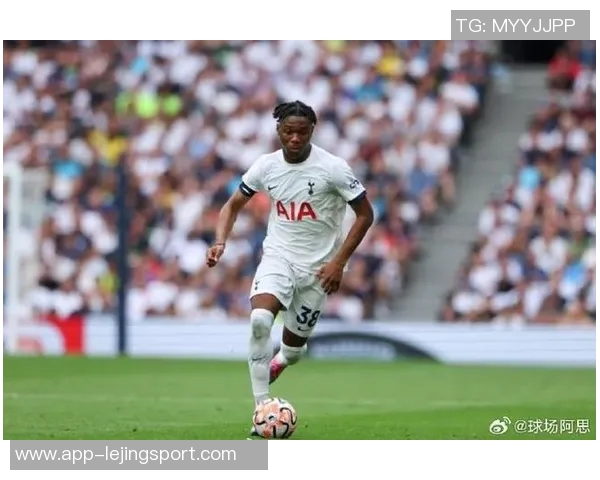 穆阿尼现身热刺训练场约翰逊乌多吉缺席引关注