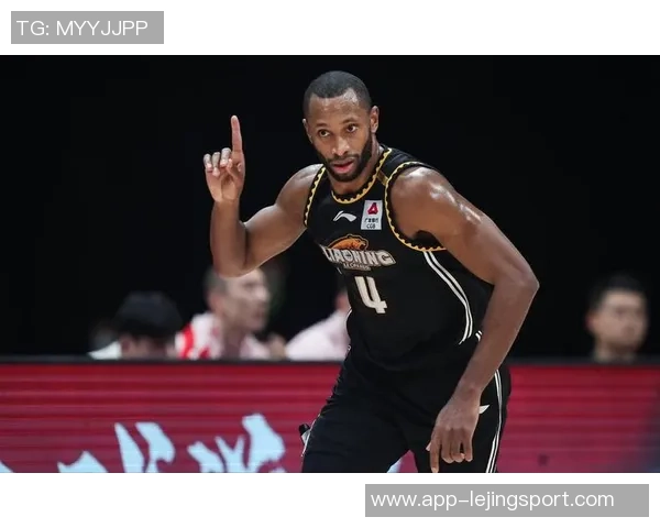 莱奥本场表现平平2次射门未能命中失良机频频遭遇对抗挑战 莱奥本场表现平平2次射门未能命中失良机频频遭遇对抗挑战