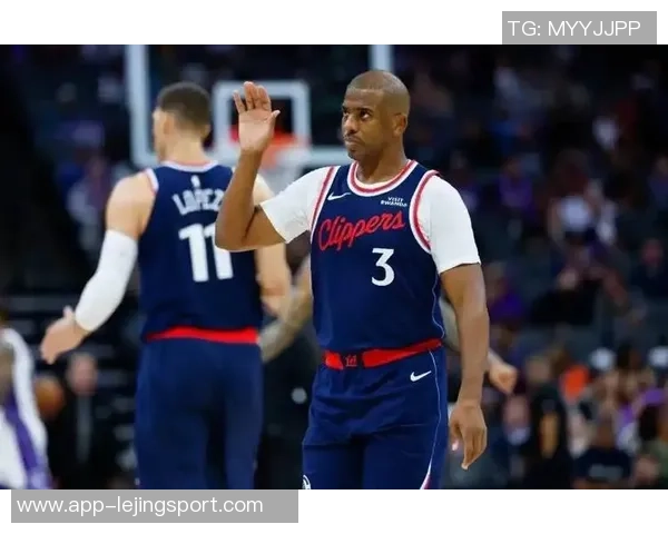 克里斯保罗或将被猛龙裁掉或买断外界普遍关注其未来动向 克里斯保罗或将被猛龙裁掉或买断外界普遍关注其未来动向