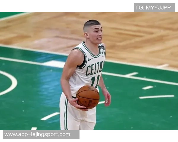 普理查德半场表现活跃贡献13分还抢下3个前场板送出4次助攻 普理查德半场表现活跃贡献13分还抢下3个前场板送出4次助攻